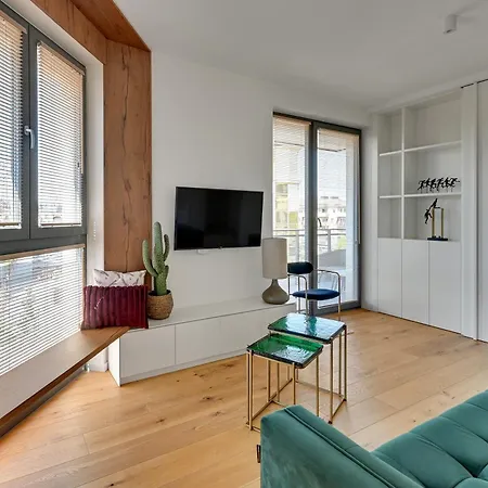 Blue Mandarin Garden Gates Apartment